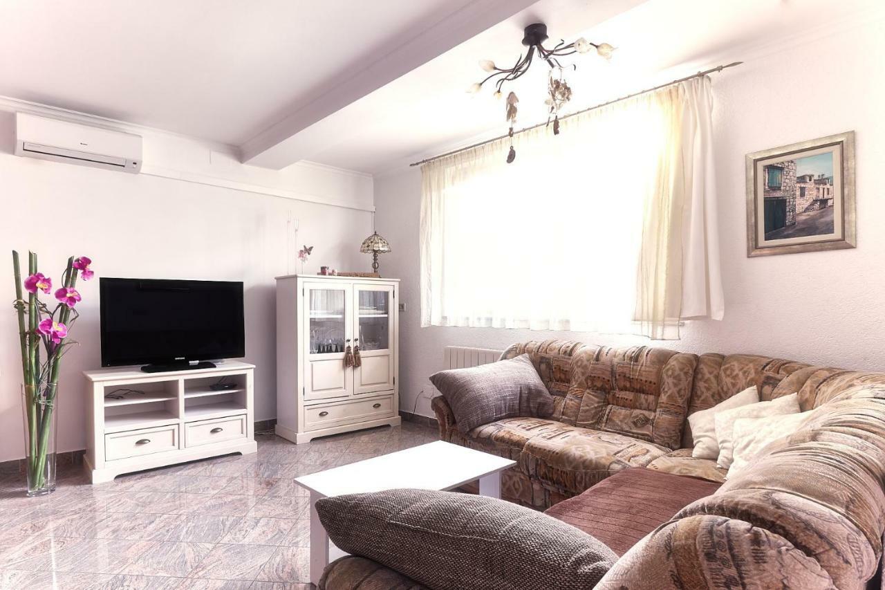 Apartment Casa Podstrana Esterno foto